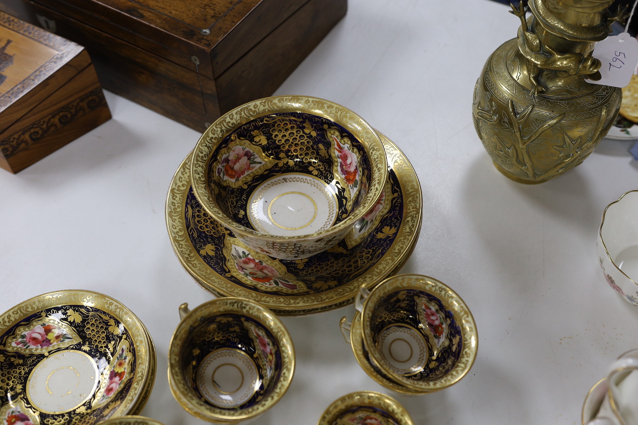 A Coalport part tea and coffee set, in London shape, c.1820 - 21 pieces